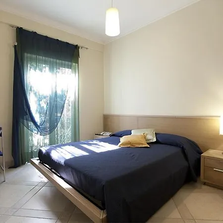 Ischia Sleeps 4 Air Con Wifi